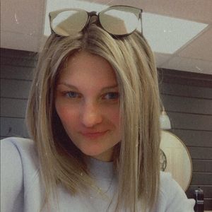 Meet your Posher, Abigail